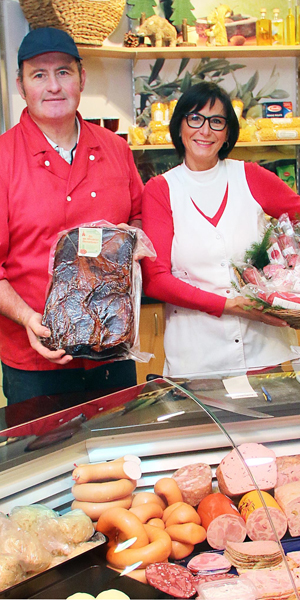 Start Heinz und Elke Sannikolo mit Wurstwaren, Domschinken